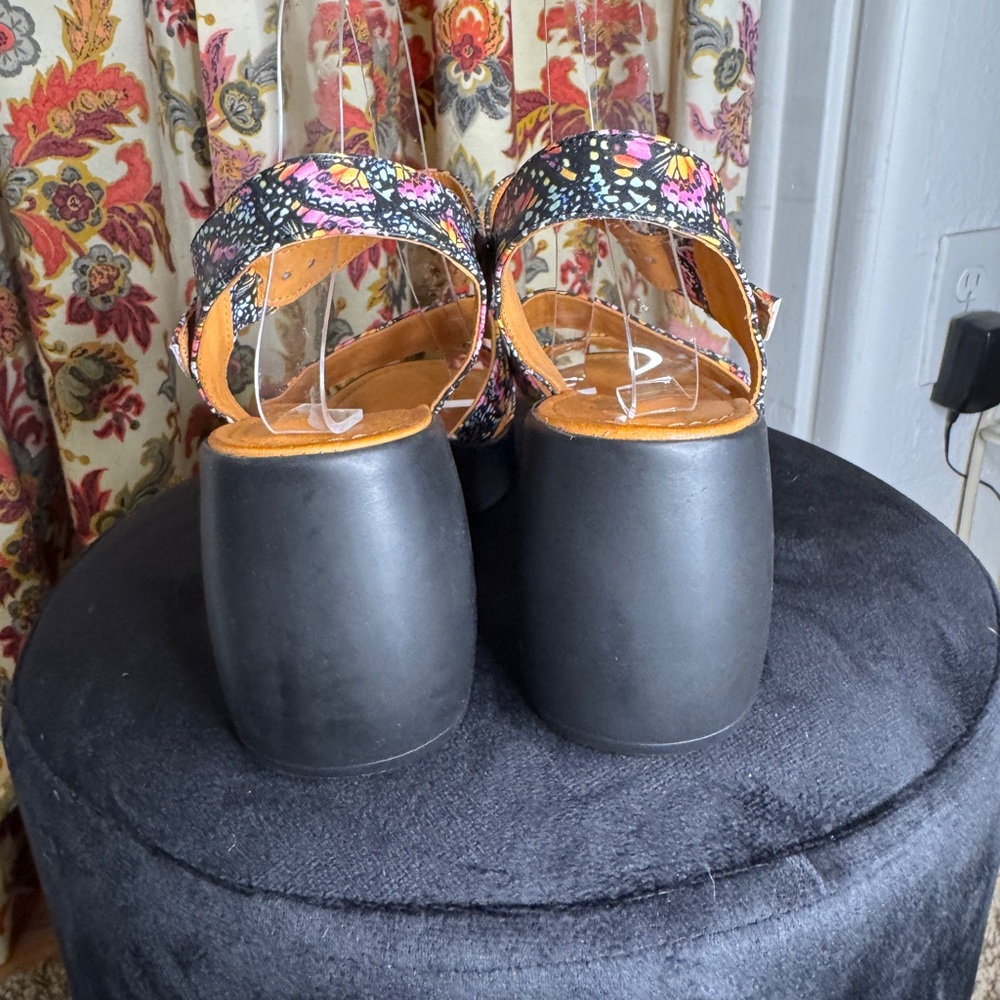 Embassy London Ritz Chunky Heels - Picture 7 of 13